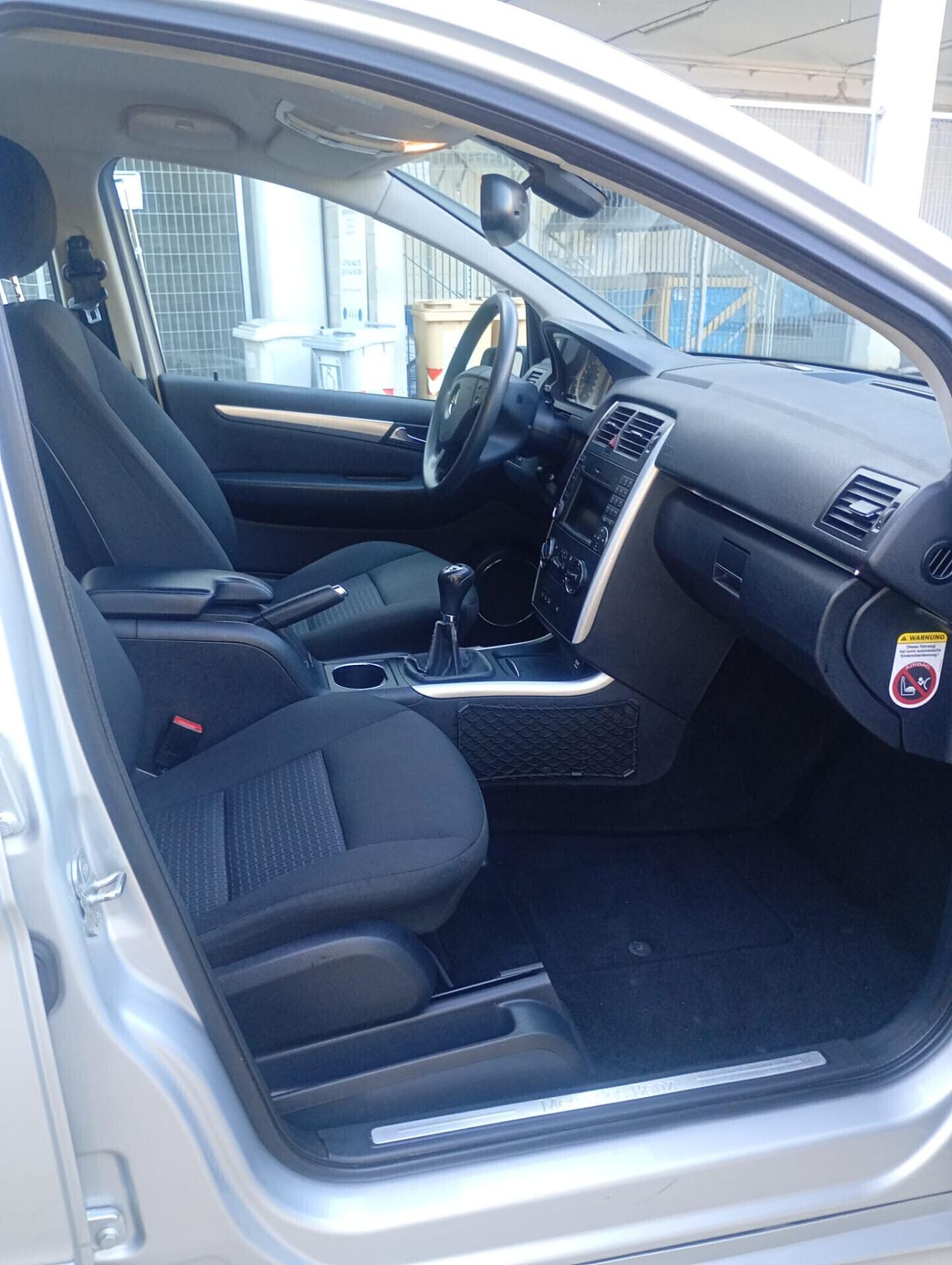 Mercedes-benz B 180