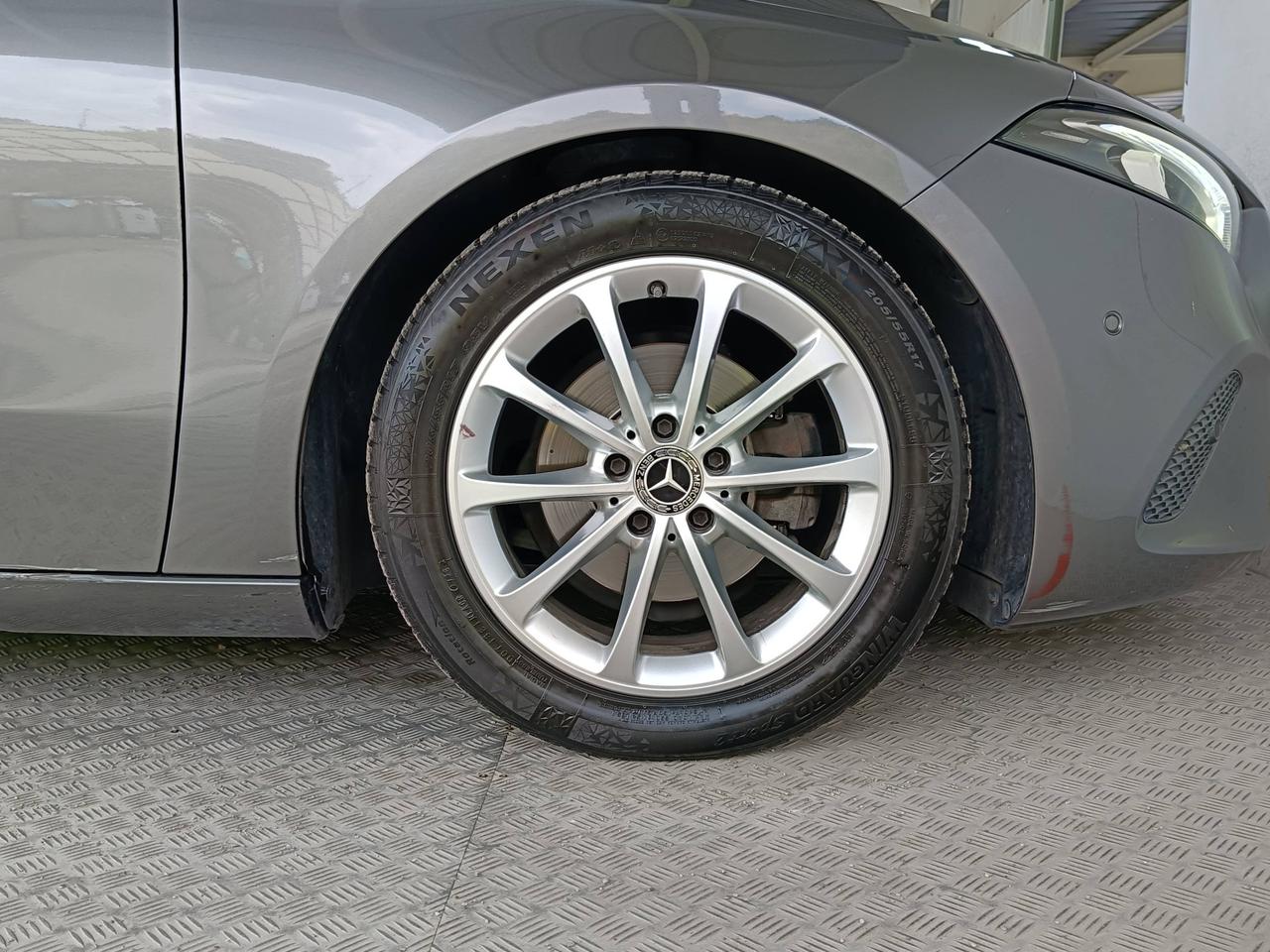 Mercedes-Benz Classe A - V177 2018 - A 180 d Sport auto