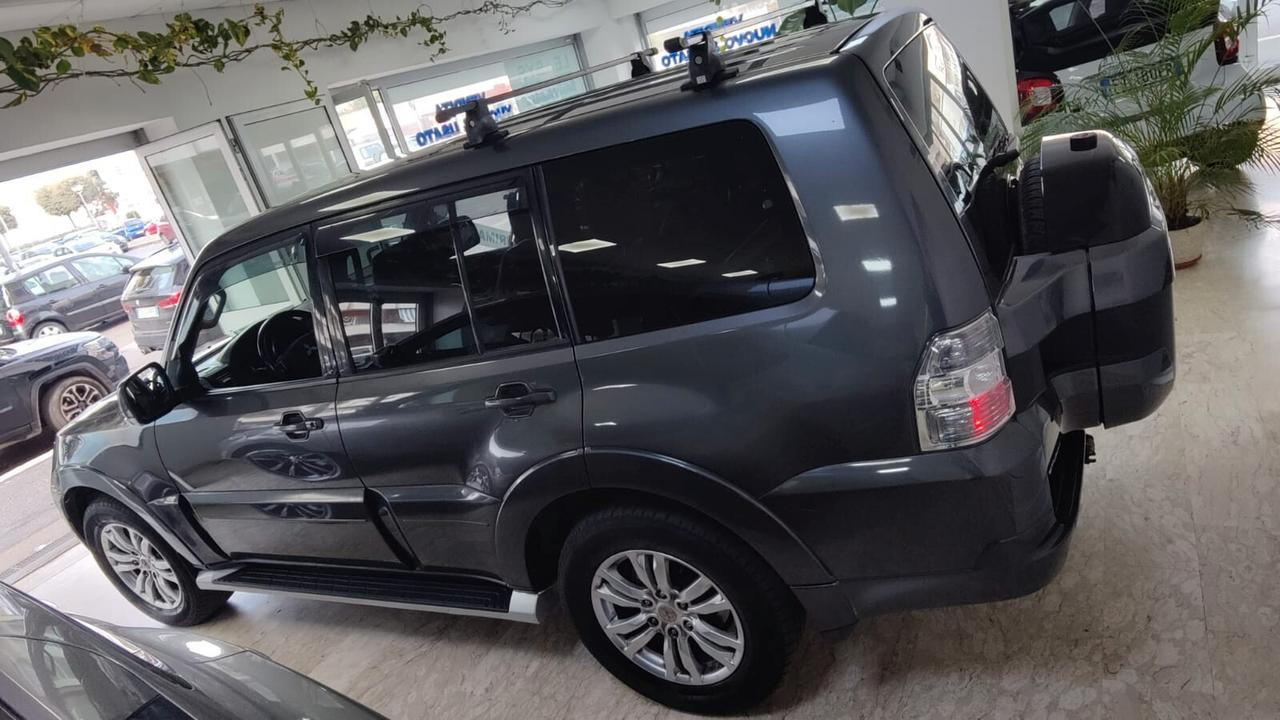 Mitsubishi Pajero 3.2 DI-D 16V aut. 5p. Intense 7 Posti Gancio Traino