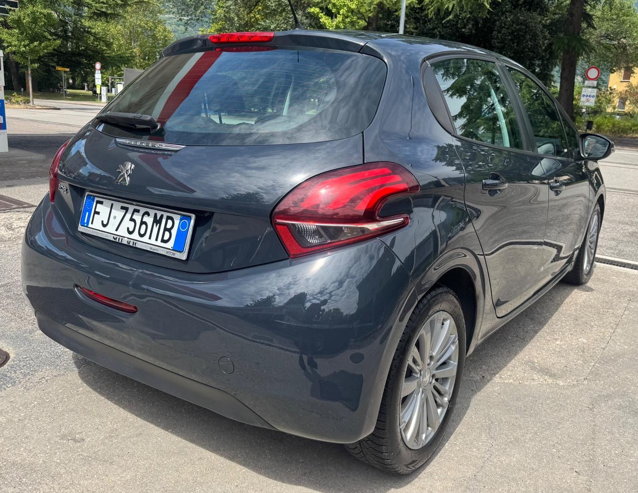 Peugeot 208 BlueHDi 75 5 porte Allure