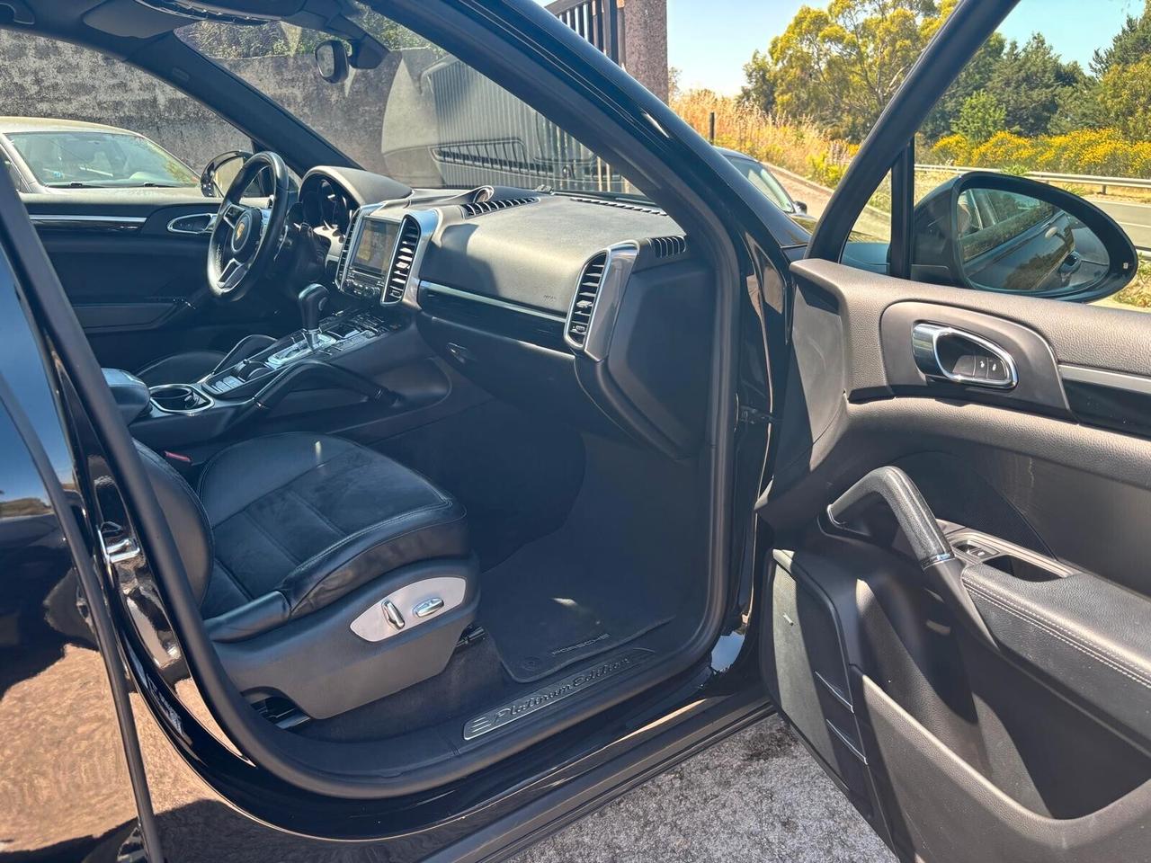 Porsche Cayenne 3.0 Diesel Platinum Edition - 2018
