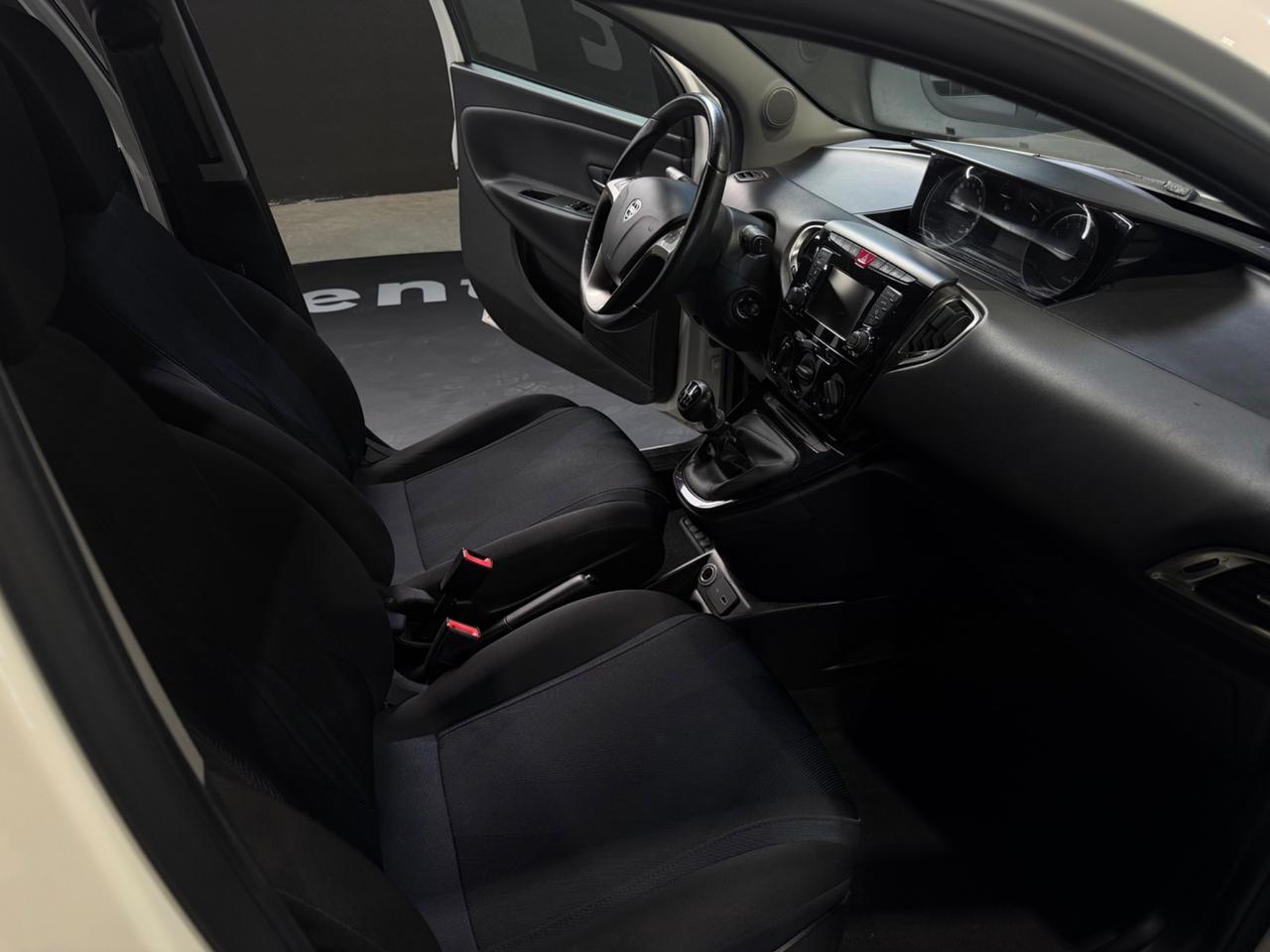 Lancia Ypsilon 1.0 FireFly 5 porte S&S Hybrid Ecochic Gold