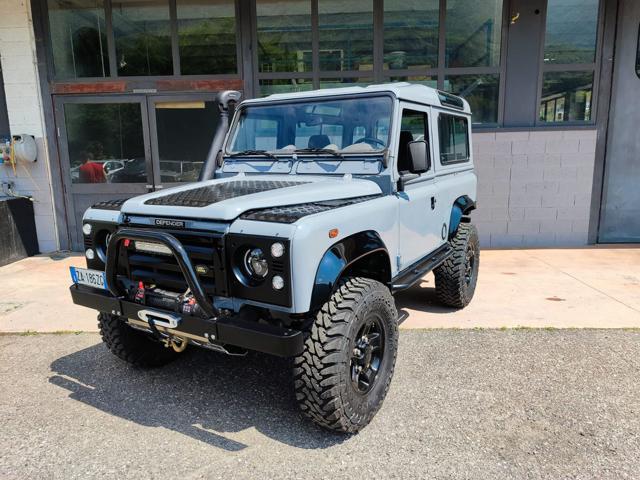 LAND ROVER Defender 3.9 182 CV DEVOURER OF LAND