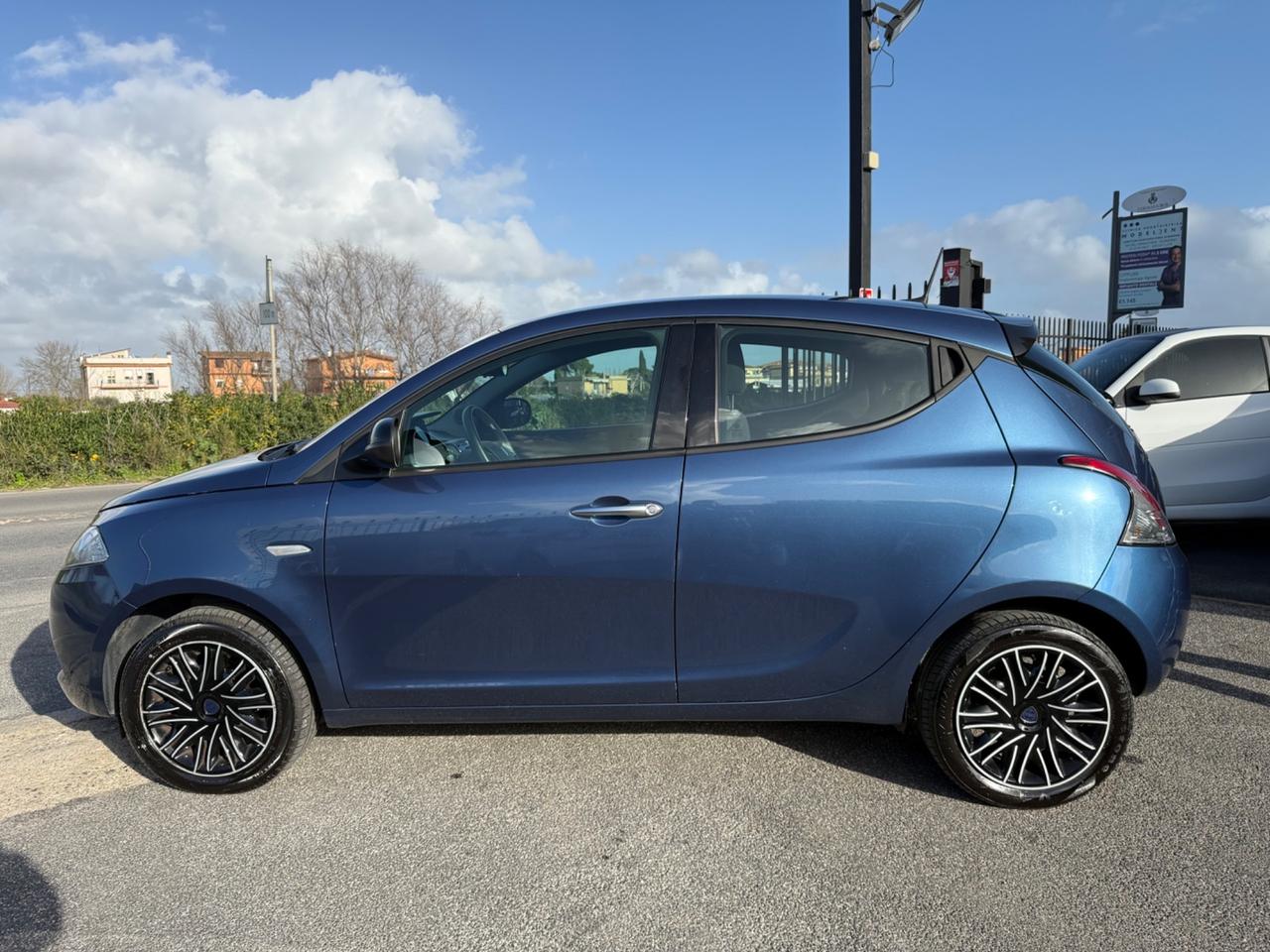 Lancia Ypsilon 1.0 FireFly Hybrid Silver Plus