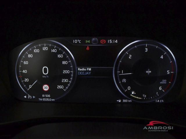 VOLVO XC40 D3 Momentum - AUTOCARRO N1