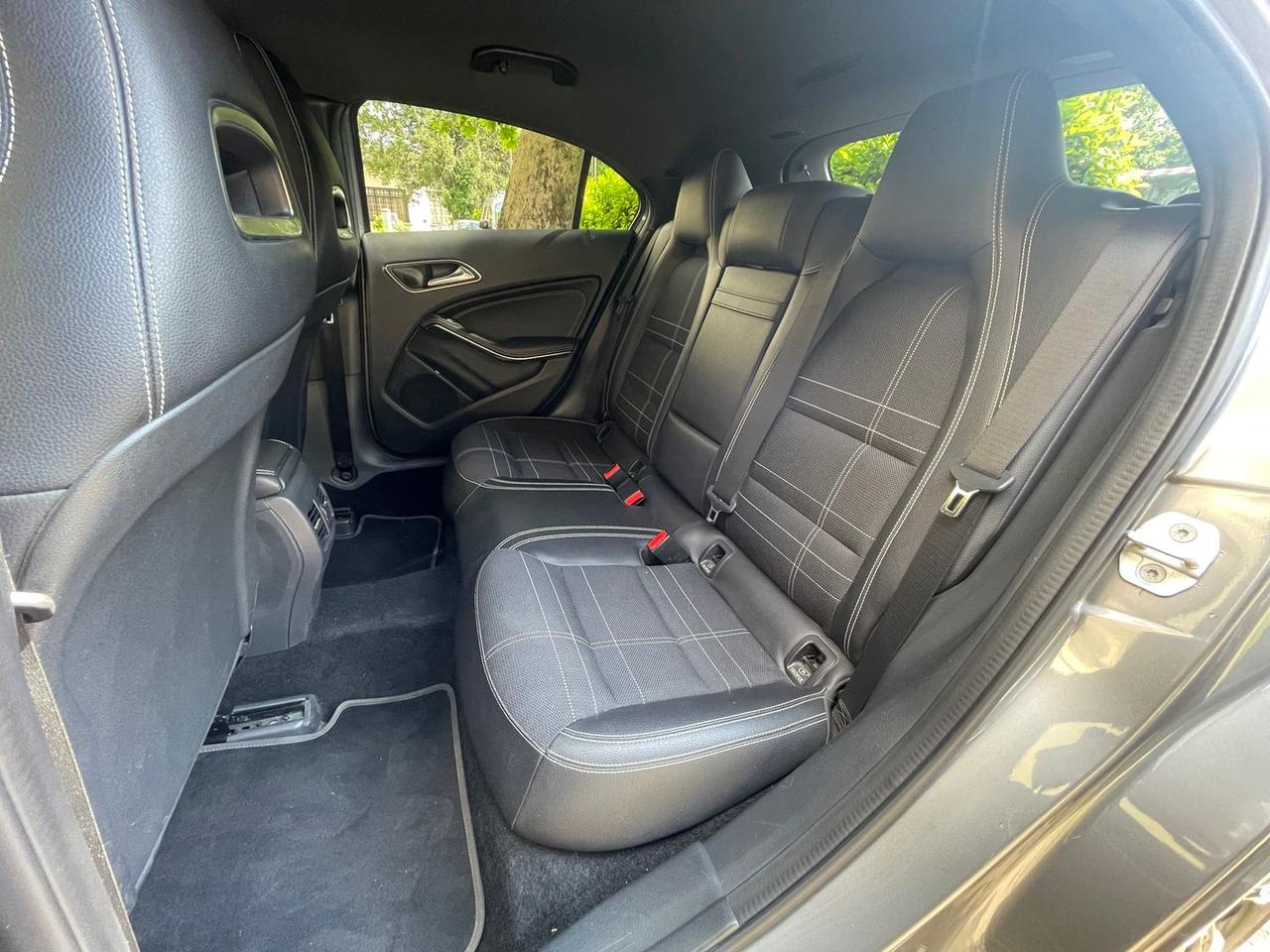 Mercedes-Benz A 200 Business A 200 D