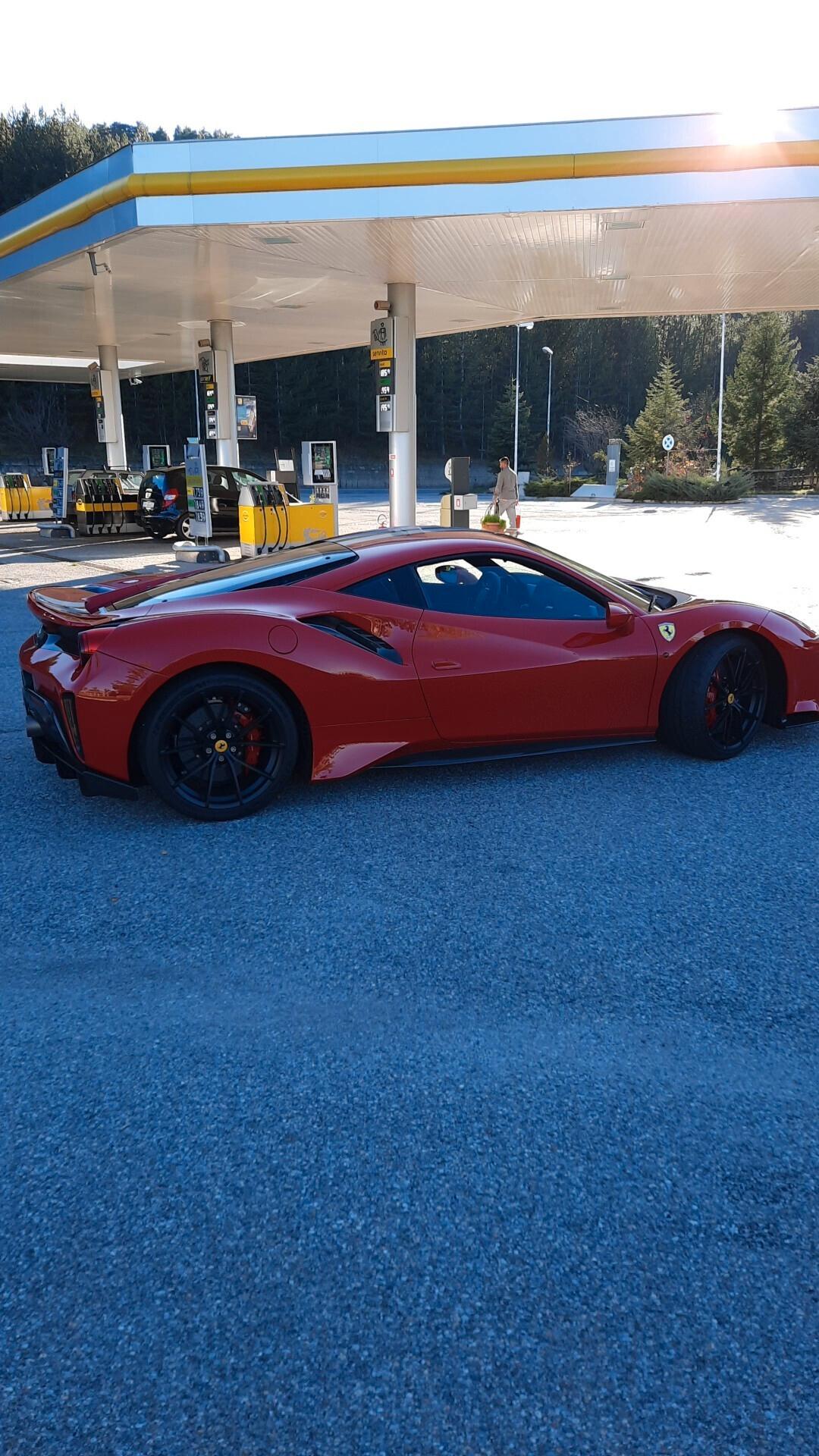 FERRARI 488 PISTA IVA ESPOSTA KM 7500 ANNO 2019