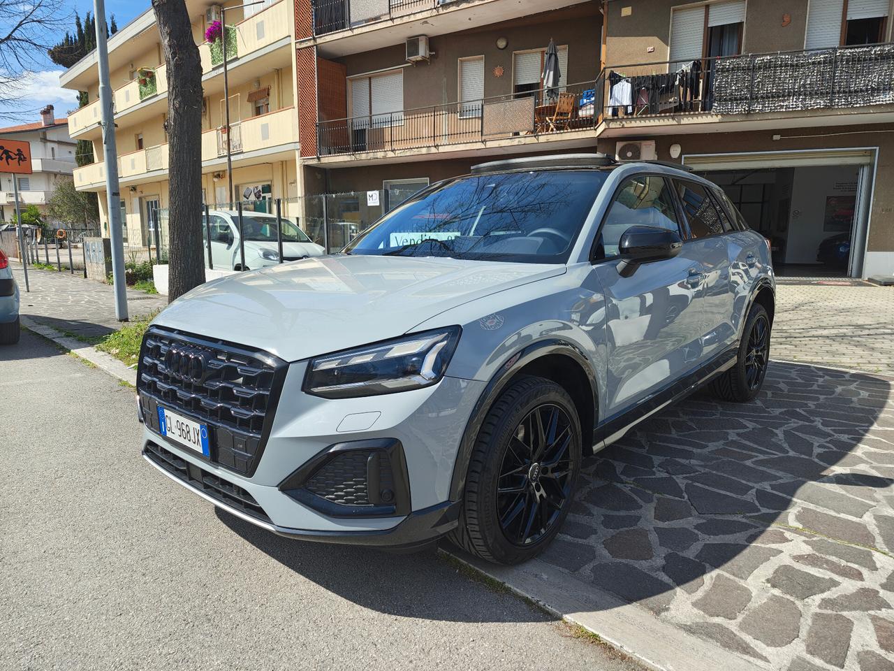 Audi Q2 35 TDI S tronic Identity Black