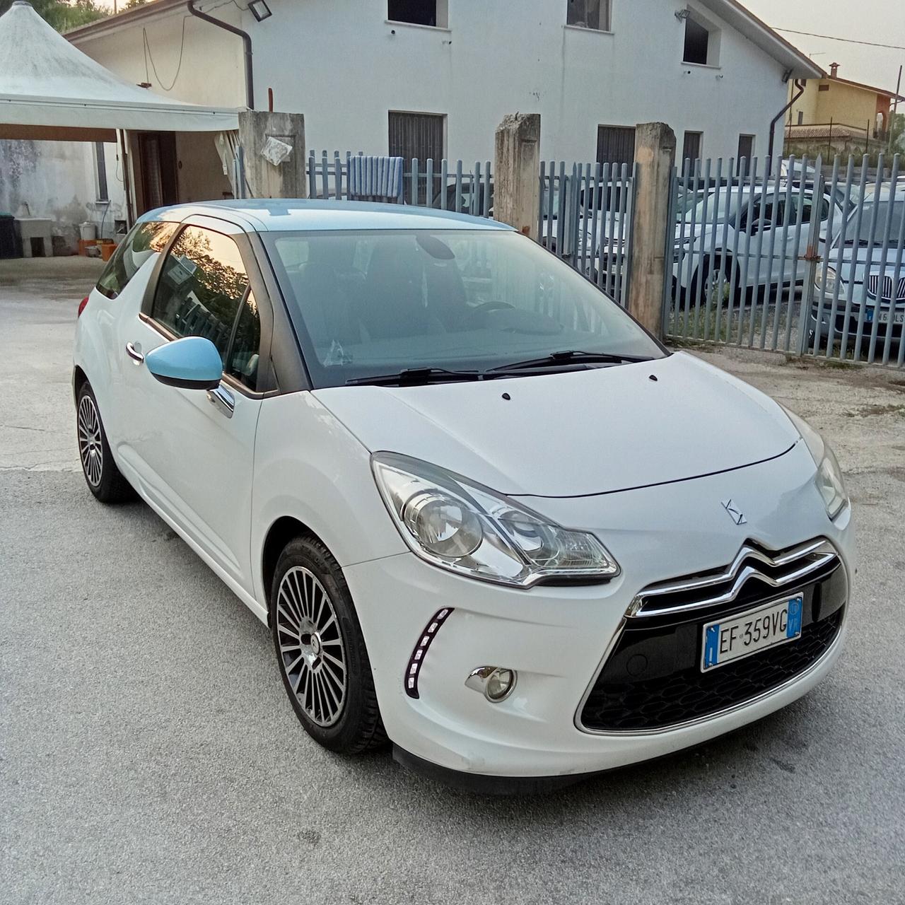 DS3 3 1.4 HDi 70 Just Black 011