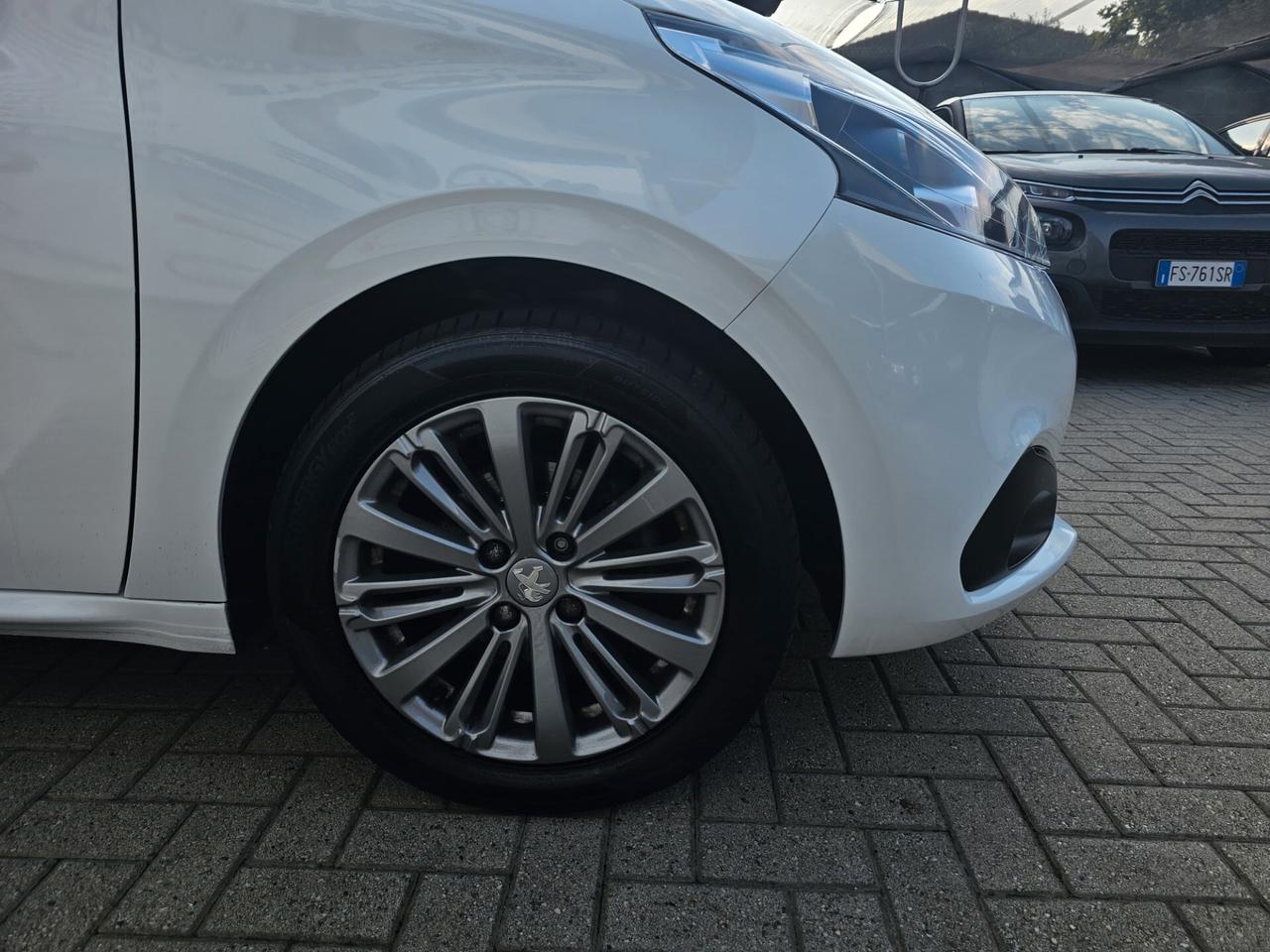 Peugeot 208 PureTech 82 5p. GPL Access