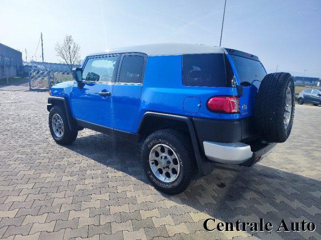 TOYOTA FJ Cruiser 4.0 V6 A/T GPL 4WD Inseribili