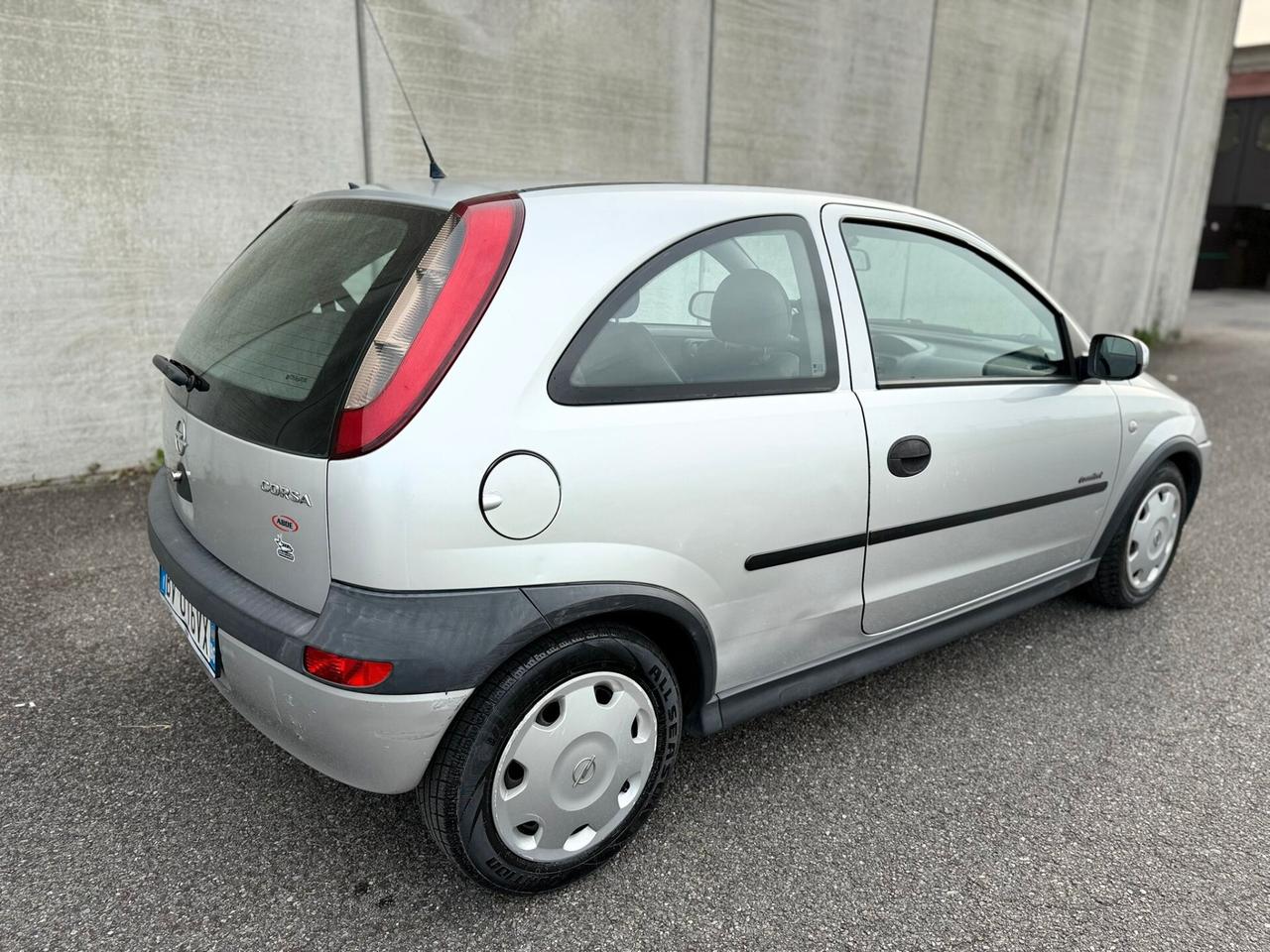 Opel Corsa 1.0i 12V 3 porte NEOPATENTATI