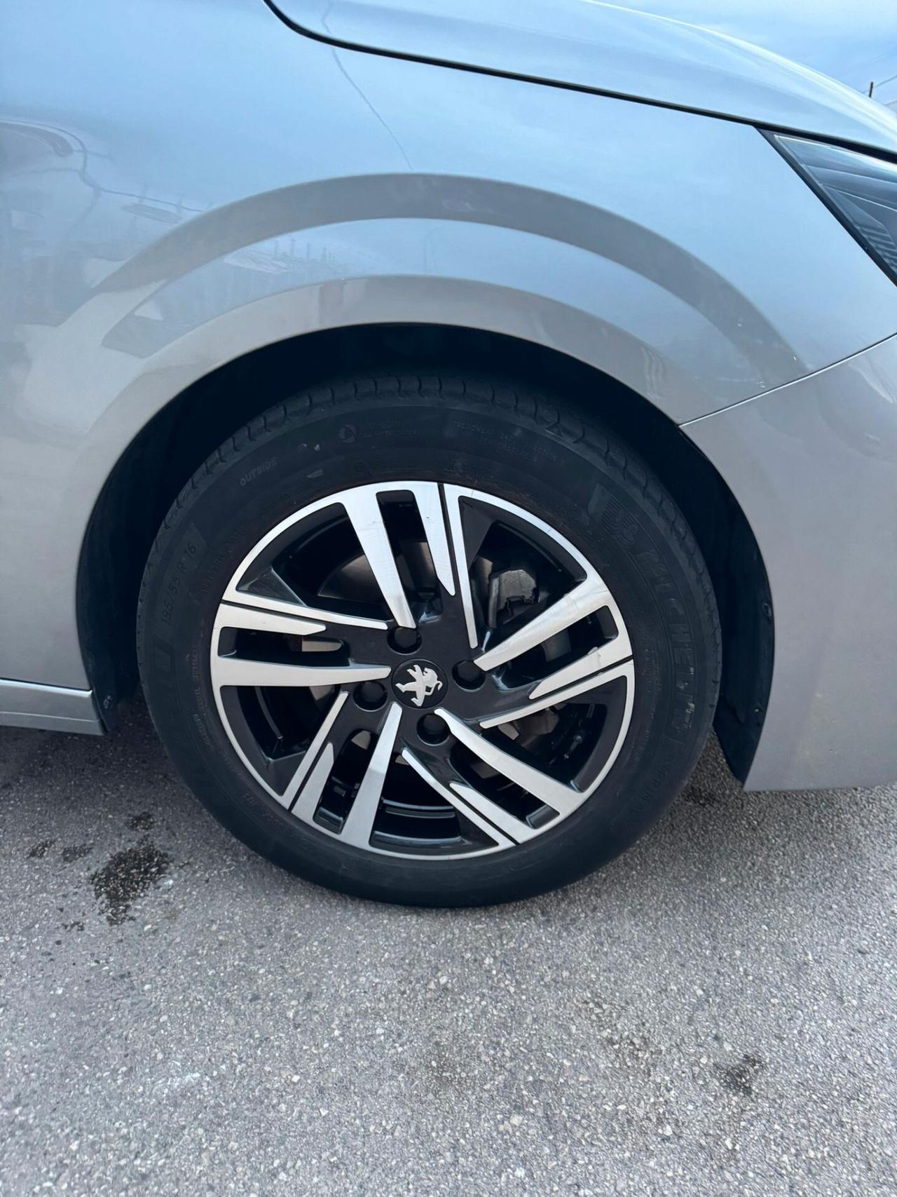 Peugeot 208 100cv BlueHDi Allure Pack