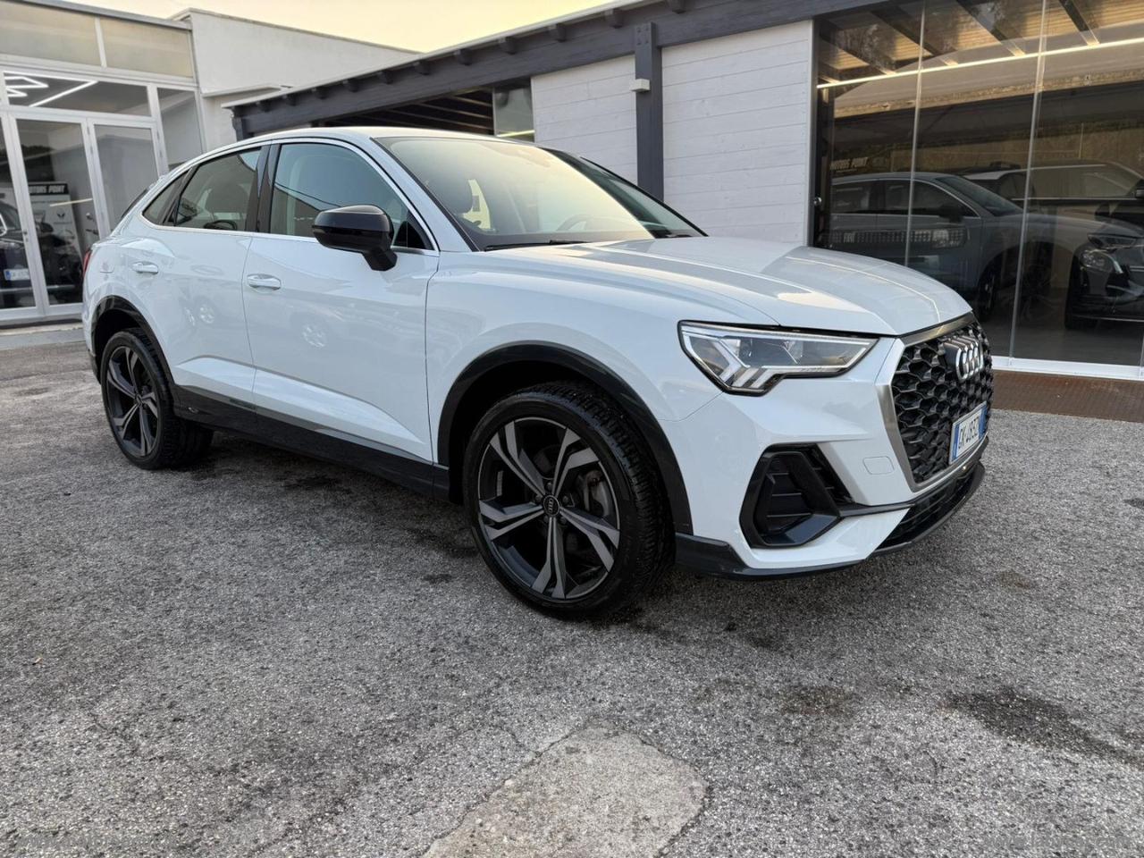 AUDI Q3 SPORTBACK 45 TFSI e S tronic Bus. Plus