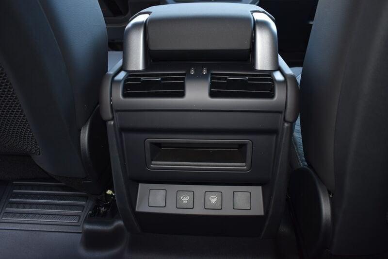Land Rover Defender D200 AWD Auto 110 X-Dynamic SE IVA ESPOSTA