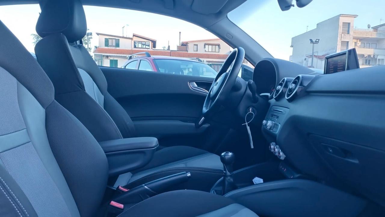 Audi A1 1.4 TDI Admired-90CV-66KW