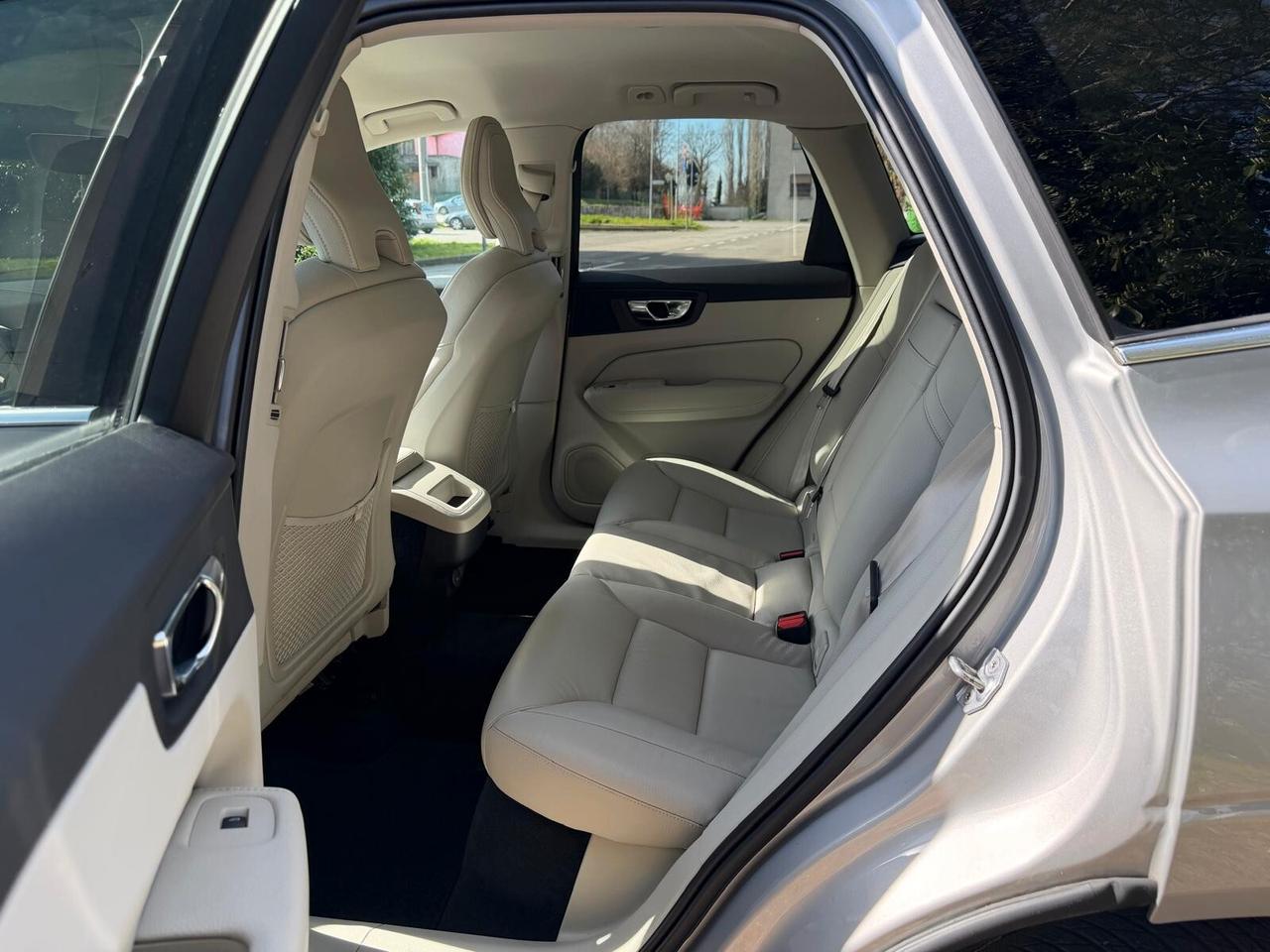 Volvo XC 60 XC60 B4 (d) AWD Geartr. Inscription Pilot Assist II