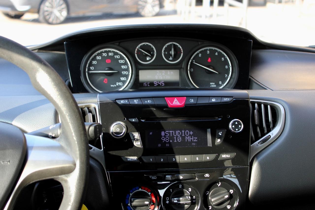 Lancia Ypsilon 1.2 69 CV 5 porte Gold SENSORI APP. TAGLIANDATA