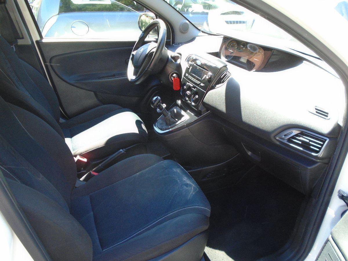 Ypsilon'15 1.2 8V S Momodes. 87000 km E6 OK NEOP