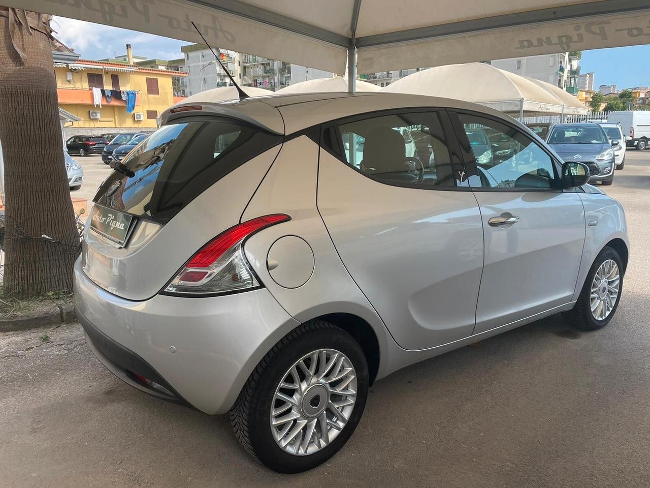 Lancia Ypsilon 1.2 69 CV 5 porte Platinum