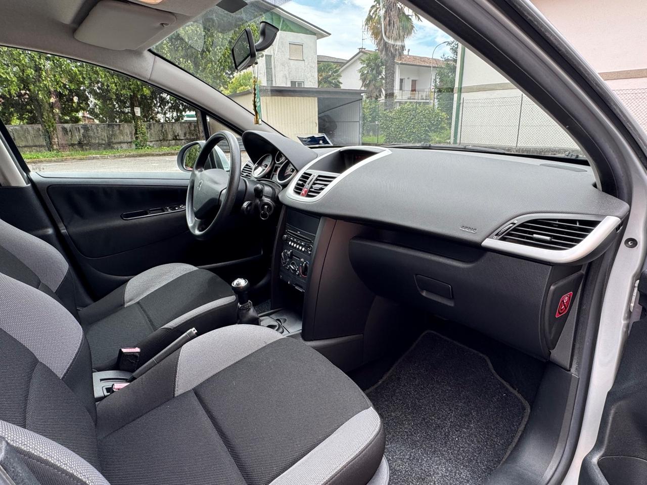 Peugeot 207 1.4 benzina soli 90.000km