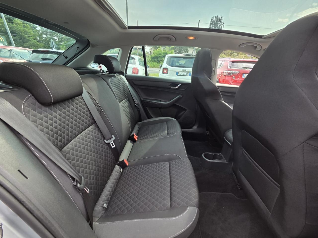 Skoda Rapid 1.4 TDI 90 CV ScoutLine *neopatentati*tetto*carplay*