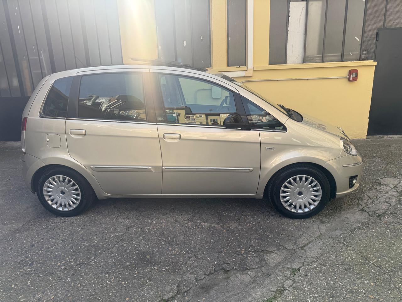 Lancia Musa 1.4 16v GPL 5th Avenue dfn