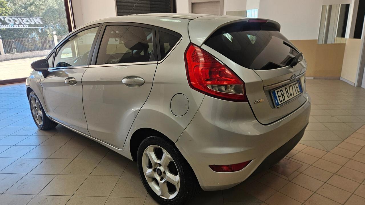 Ford Fiesta 1.4 TDCi 70CV 5 porte Titanium