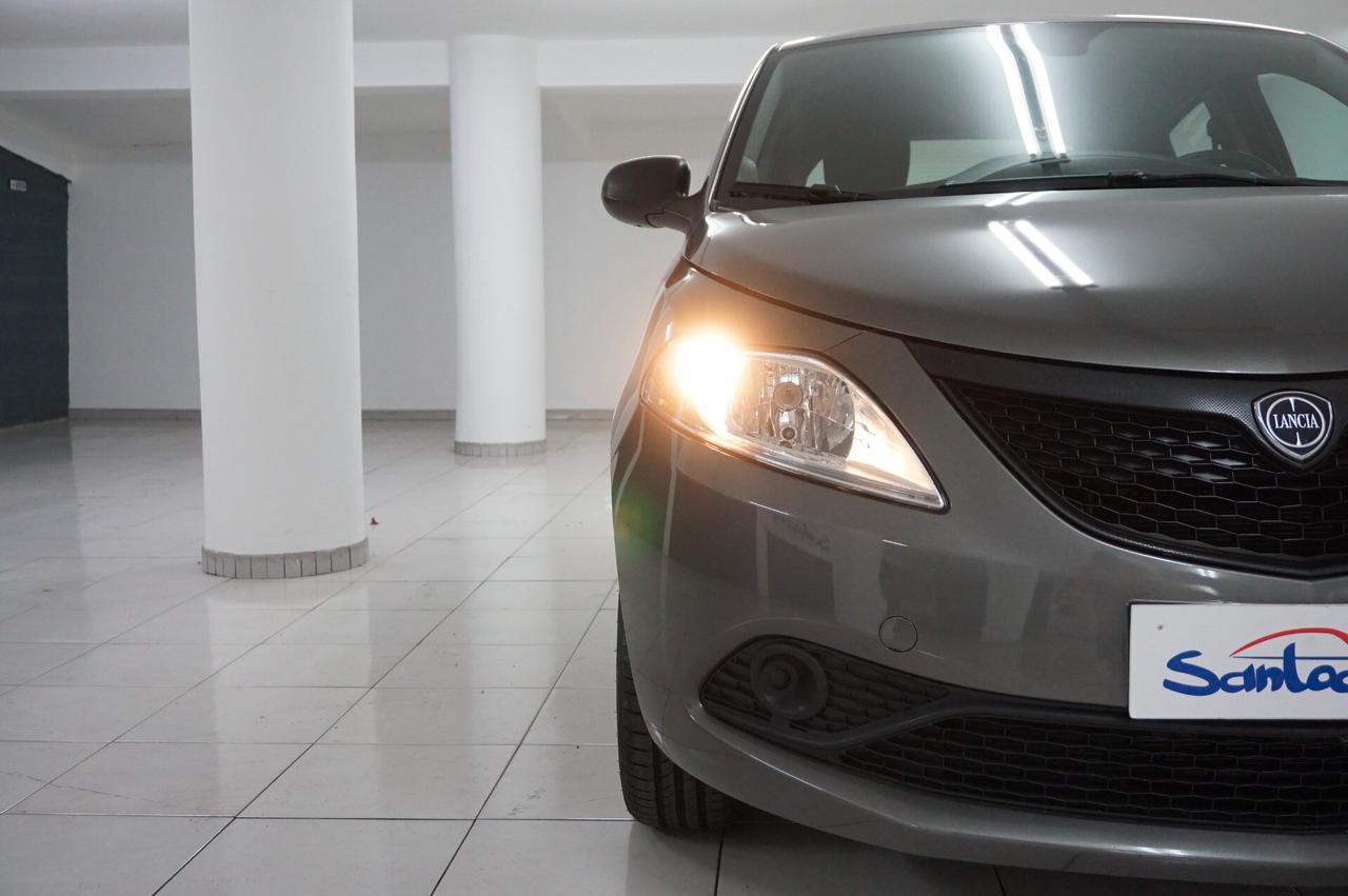 Lancia Ypsilon 1.0 FireFly 5 porte S&S Hybrid Ecochic Silver