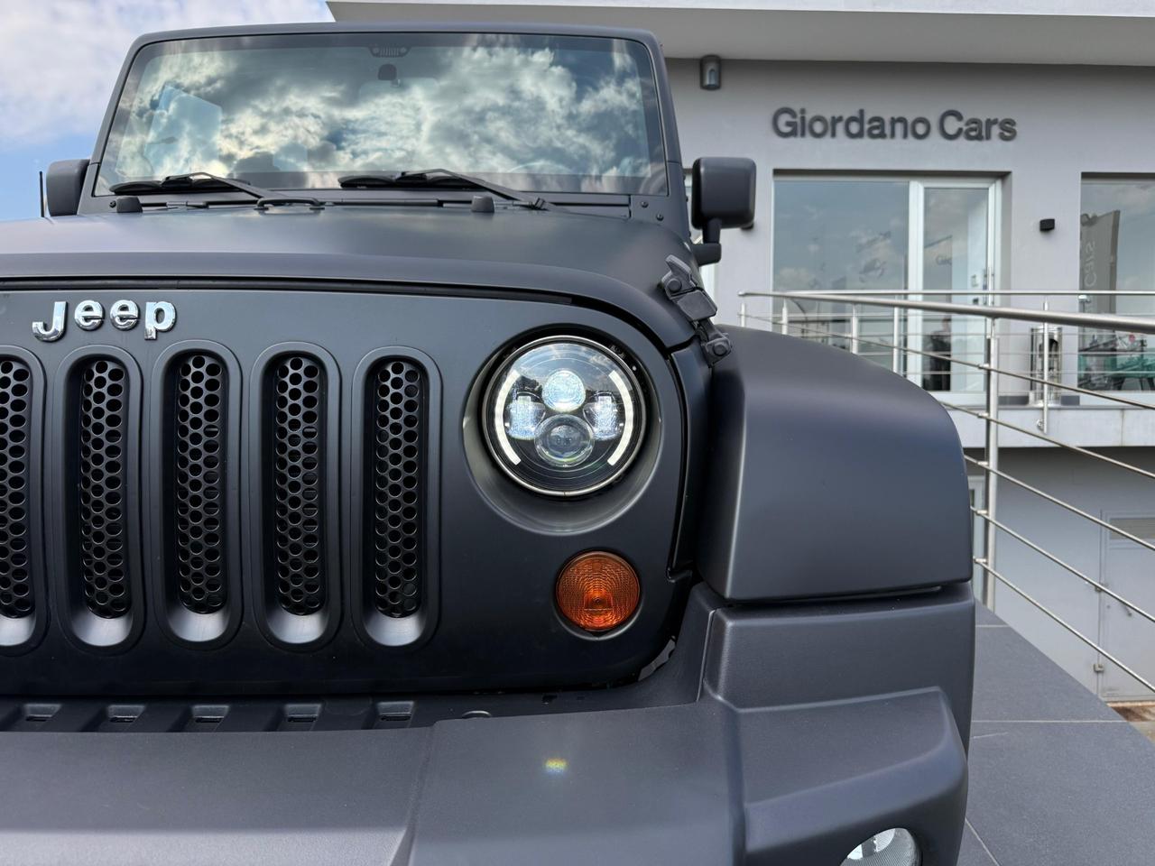 Jeep Wrangler 2.8 CRD DPF Sahara Auto rimessa a nuovo