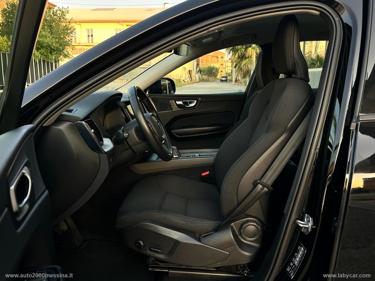 VOLVO XC60 B4 GEARTRONIC MOMENTUM IBRIDO DIESEL/ELETTTICO