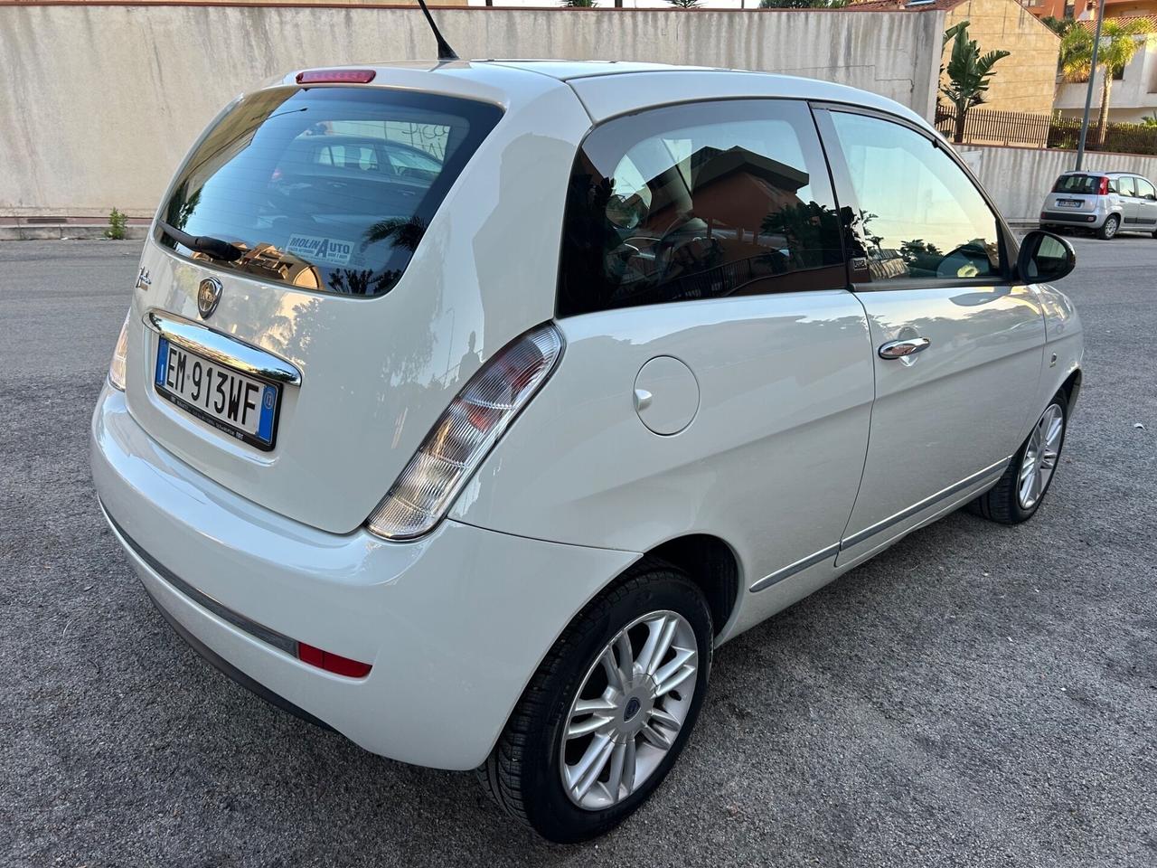 Lancia Ypsilon 1.3 MJT 75 CV Unyca