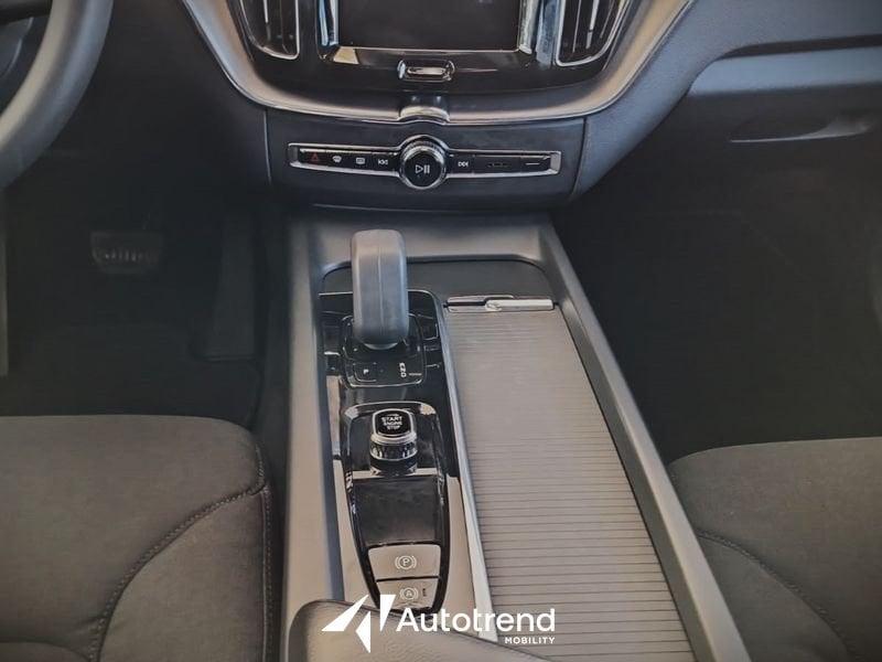 Volvo XC60 B4 197+14 CV AWD Automatica Momentum Pro