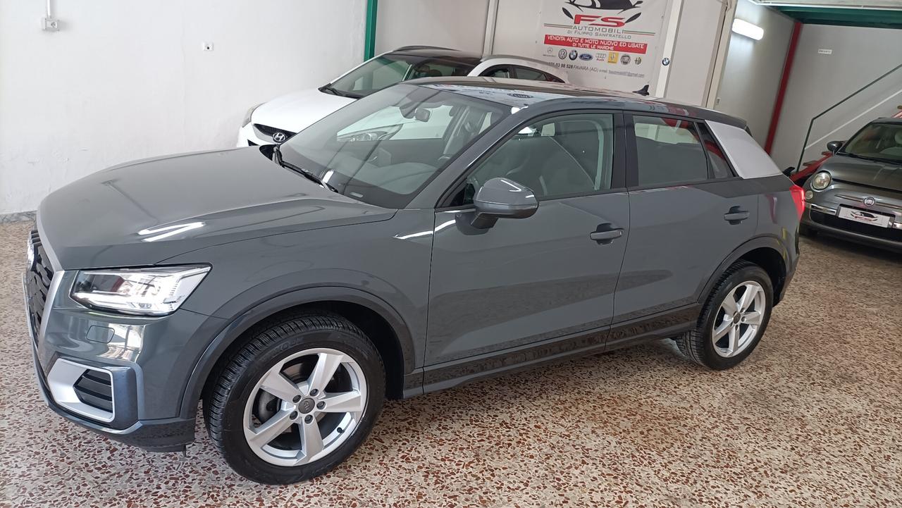 Audi Q2 30 TDI Identity Black