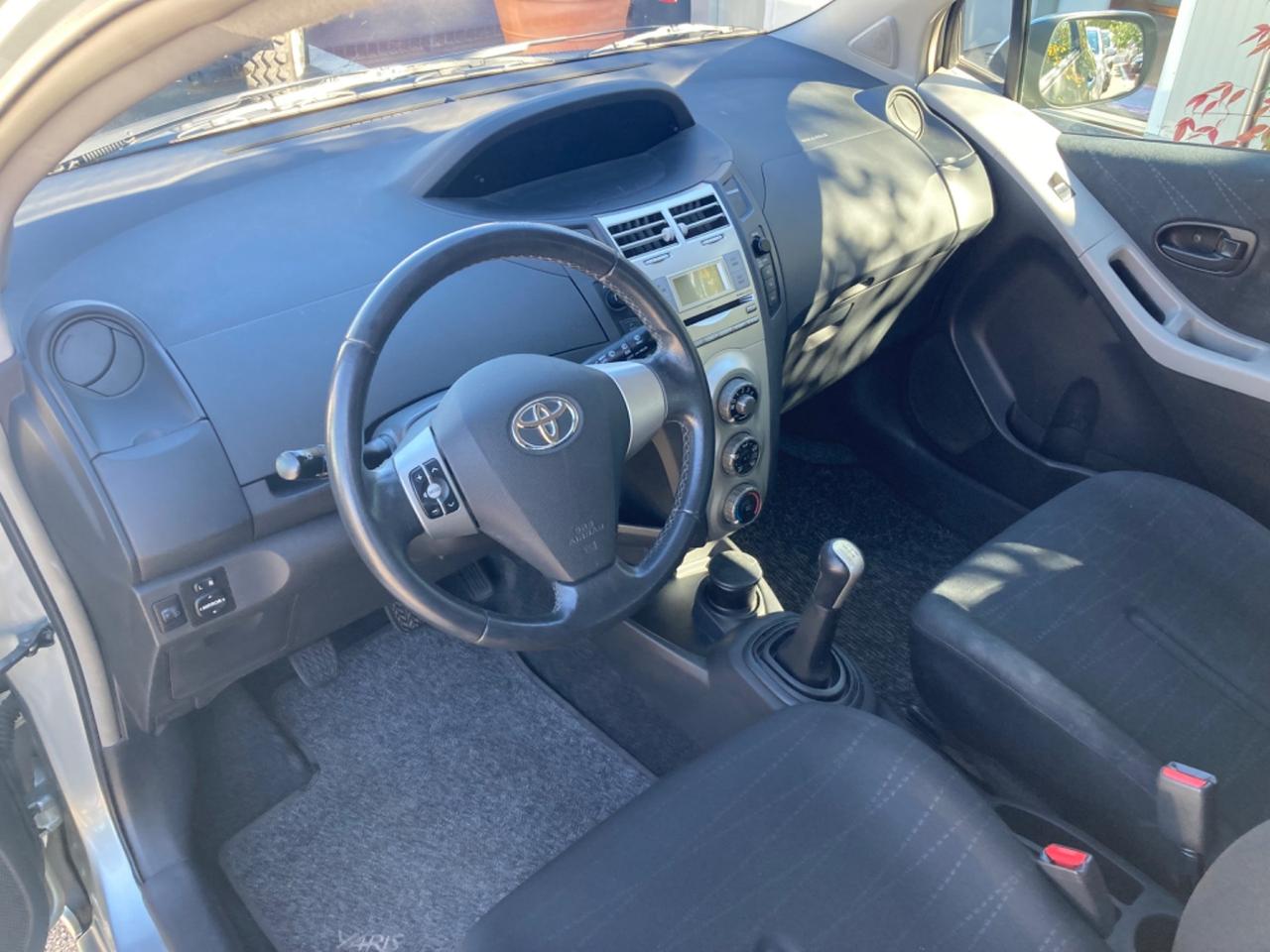 TOYOTA YARIS (PROPRIETRIO UNICO)