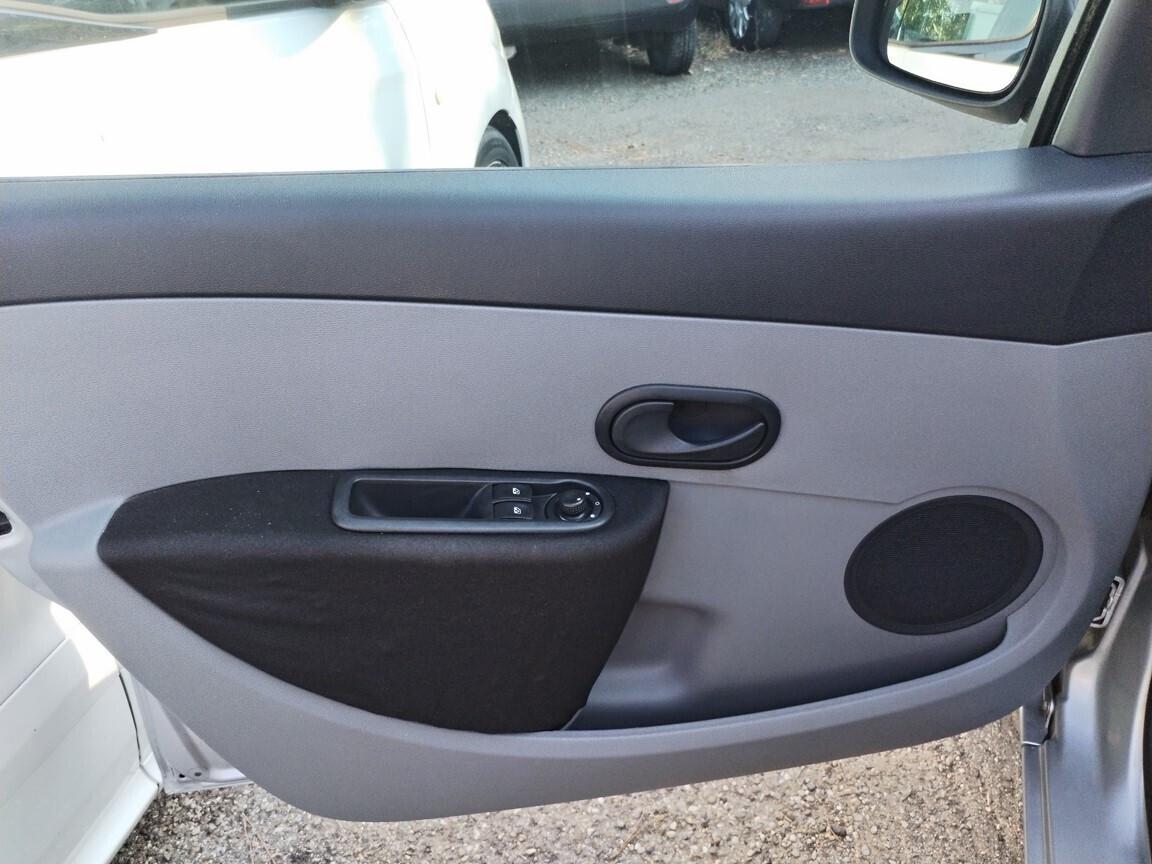 Renault Clio 1.2 16V 5 porte Confort 54000KM DEL 2006 UNIPRO DEL 1941 MANUTENZIONI PRE CONSEGNA