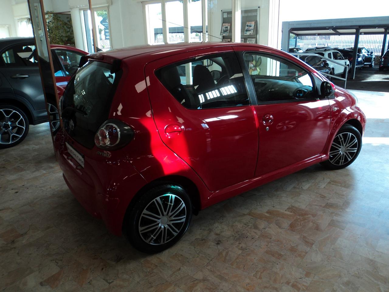 Toyota Aygo 1.0 12V VVT-i 5 porte Sol
