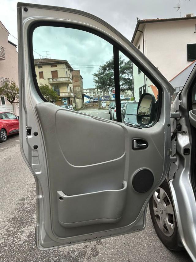 RENAULT Trafic T27 2.0 dCi/115 PC-TN Passenger DPF
