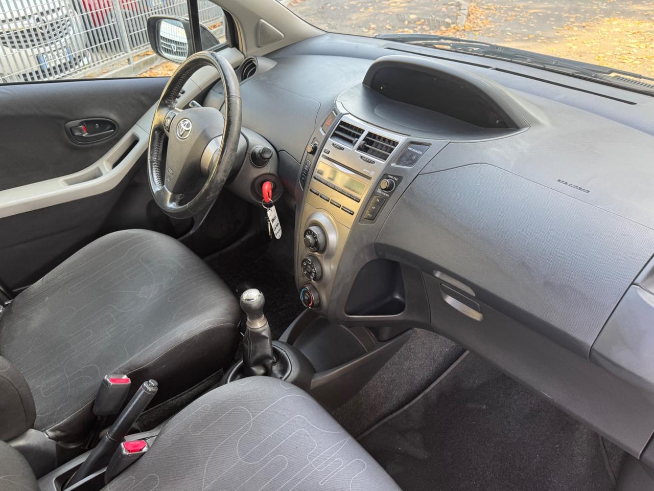 Toyota Yaris 1.0 5 p Luxury neopaten garanzia 12 m