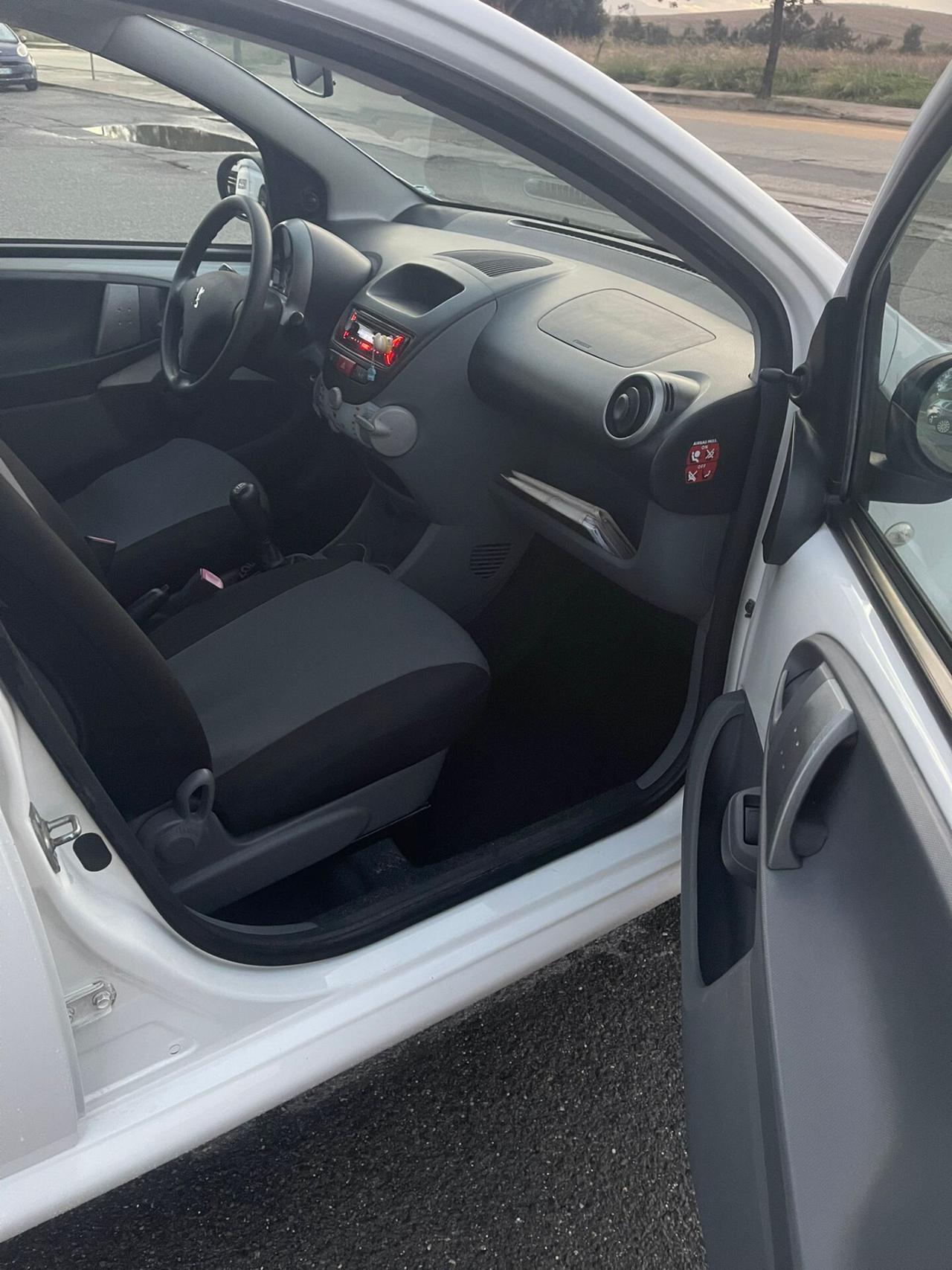 Peugeot 107 1.0 68CV 5p. Desir