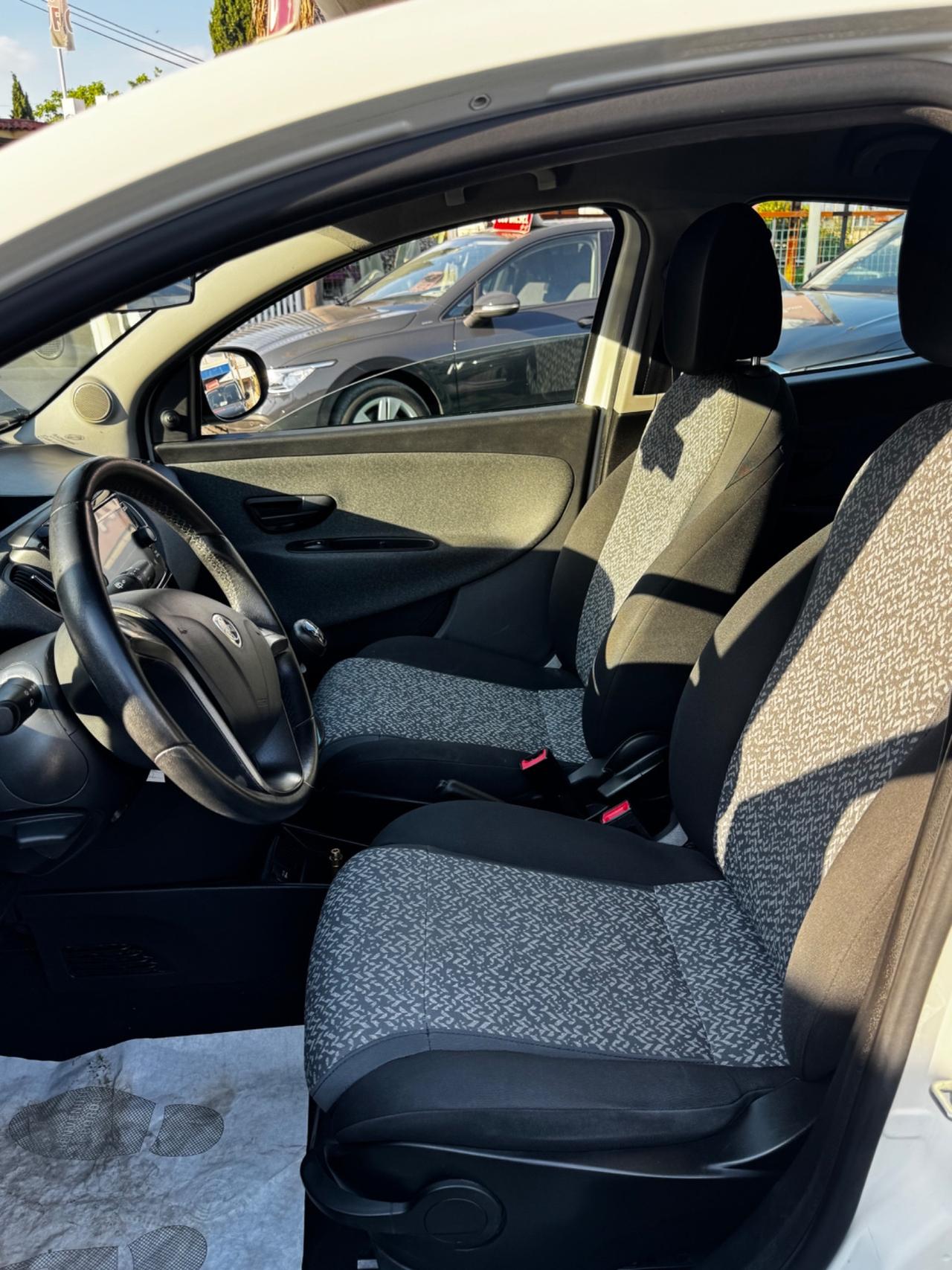 Lancia Ypsilon 1.2 69 CV 5 porte GPL Silver
