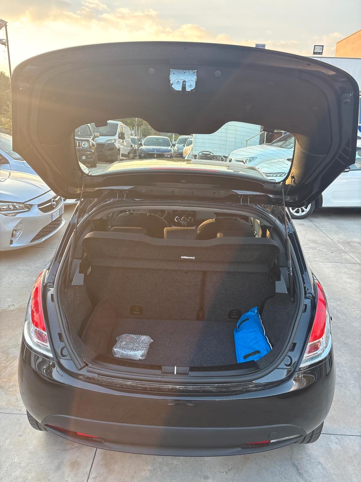 Lancia Ypsilon 1.2 69 CV 5 porte GPL Ecochic Elefantino Blu