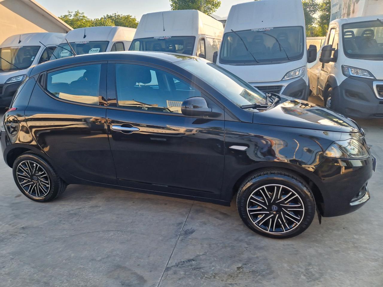 Lancia Ypsilon 1.0 FireFly 5 porte S&S Hybrid Ecochic Gold