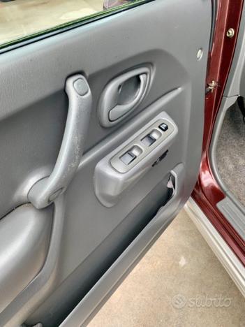 SUZUKI Jimny 1.3i 16V cat 4WD JLX
