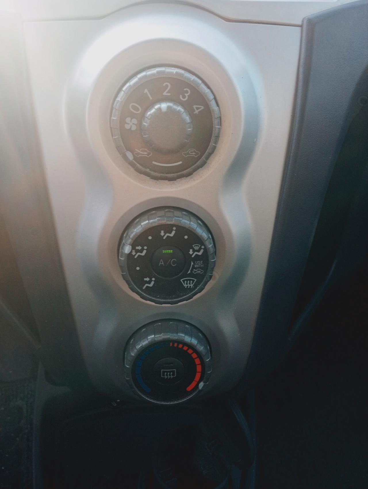 Toyota Yaris 1.0 5 porte Sol