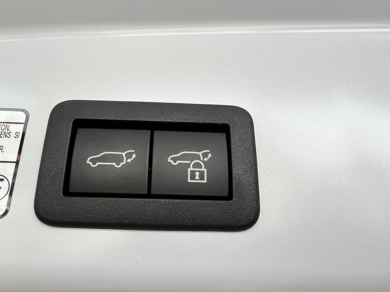 Toyota Corolla Cross MY23 LOUNGE 2.0 HYBRID AWD-i