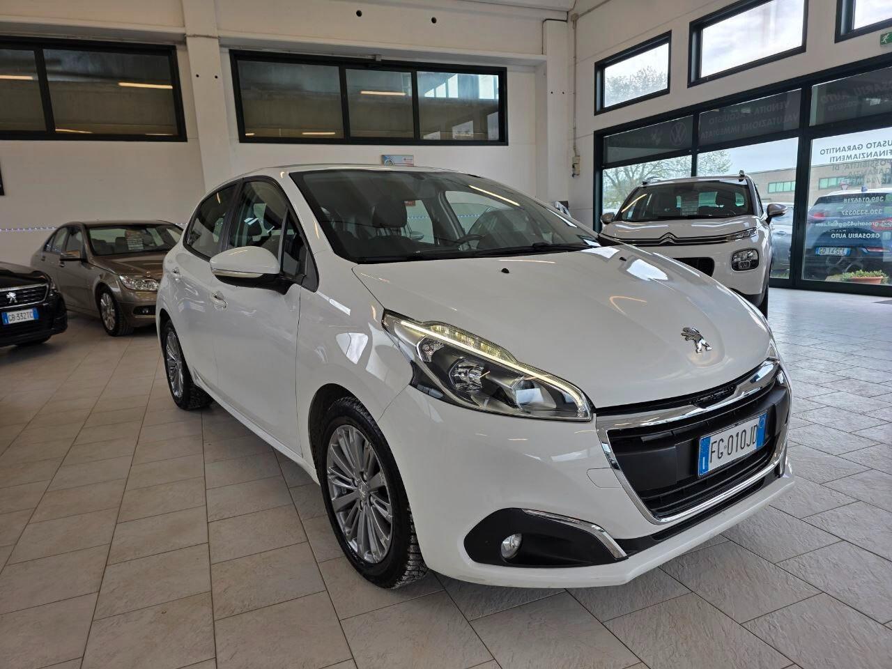 Peugeot 208 PureTech 82 5p. GPL Allure