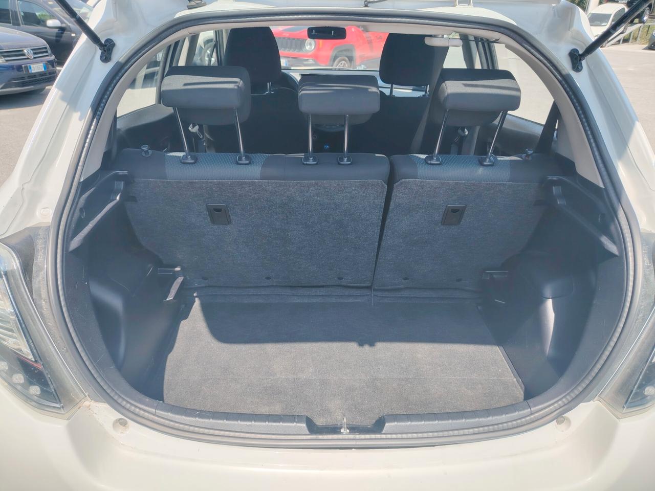 Toyota Yaris 1.5 Hybrid 5 porte Lounge Più - NEOPATENTATO