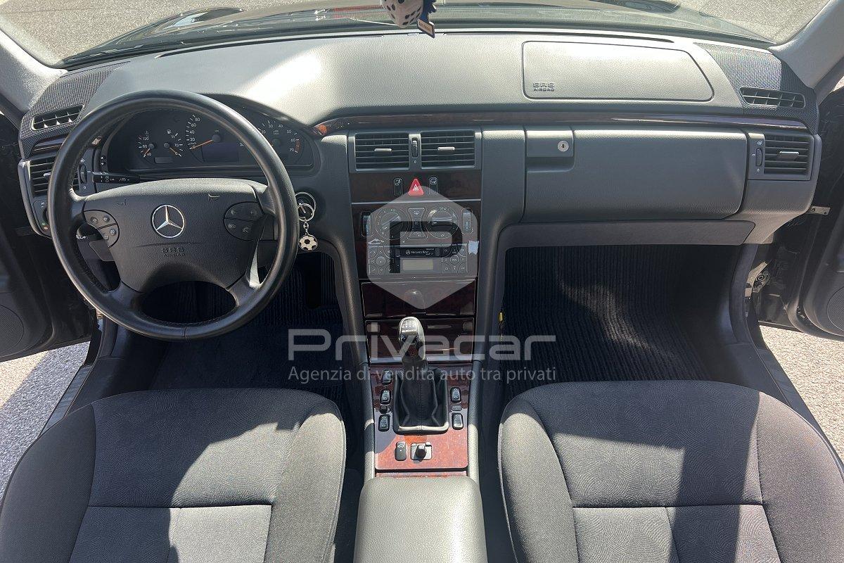 MERCEDES E 200 Kompressor cat Elegance
