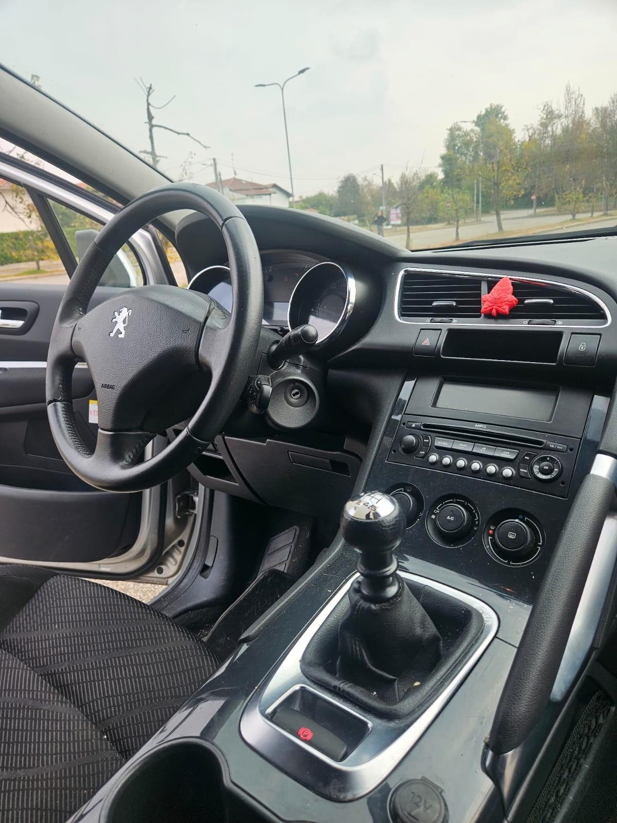 Peugeot 3008 versione PREMIUM NEOPATENTATI